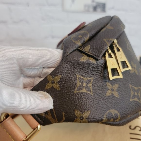 Louis Vuitton Bum Bag Monogram - Picture 12 of 16